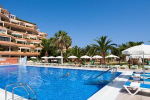 Bazén v ubytování Apartamentos Bahia Playa nebo v jeho okolí