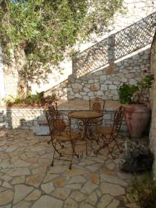 Patio alebo iná vonkajšia časť ubytovania Opera House Paxos