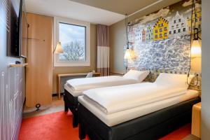A bed or beds in a room at ibis Landshut City