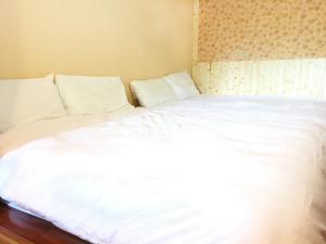 Una cama o camas en una habitación de Xianshan Homestay