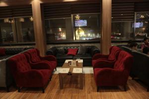 Posezení v ubytování Qasr AlDur Hotel