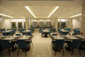 Restaurace v ubytování Qasr AlDur Hotel