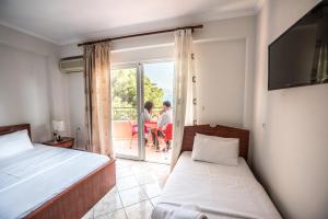 Postel nebo postele na pokoji v ubytování Hotel Klironomi