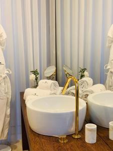 a bathroom with a sink and a bunch of towels at Quinta Do Bosque in Mesão Frio