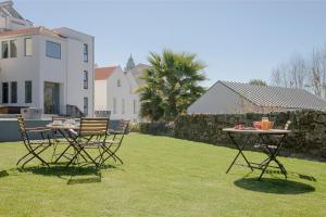 two chairs and a table in a yard at Liiiving In Porto | Downtown Luxury Apartments in Porto