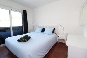 Ένα ή περισσότερα κρεβάτια σε δωμάτιο στο Cadaqués Masnou Apartaments +36 φωτογραφίες
