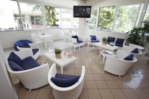 A seating area at Mini Hotel