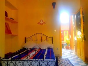 a bedroom with a bed in a room at Riad Taroudant Palmiers in Taroudant