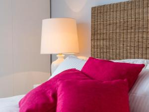 Cama ou camas em um quarto em Punta Ala Sea View Apartments