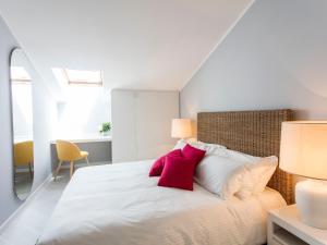 Cama ou camas em um quarto em Punta Ala Sea View Apartments