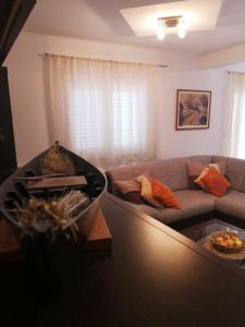 a living room with a couch and a table at Apartman Roza in Ploče