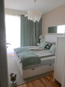 Łóżko lub łóżka w pokoju w obiekcie Blue Sea Apartment