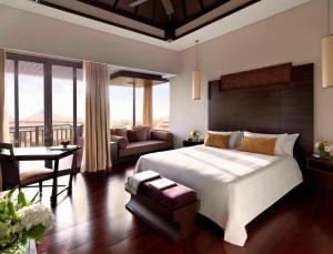 Postel nebo postele na pokoji v ubytování Anantara The Palm Dubai Resort