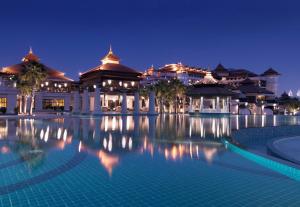 Bazén v ubytování Anantara The Palm Dubai Resort nebo v jeho okolí