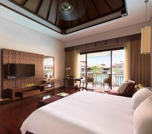 Postel nebo postele na pokoji v ubytování Anantara The Palm Dubai Resort