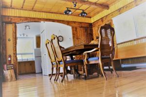 Fotografie z fotogalerie ubytování Chalet Riverain CRDS Tremblant v destinaci Lac-Superieur