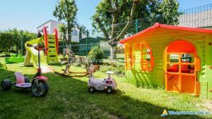 Children's play area sa Willa Jaskółka