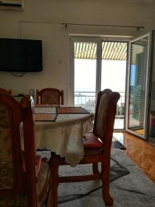 TV a/nebo společenská místnost v ubytování Apartments Villa Ravlić