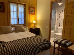 Llit o llits en una habitació de El Xalet de Taüll Hotel Rural