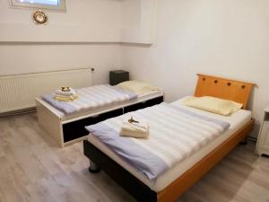 Postel nebo postele na pokoji v ubytování Apartment Souterrain für Monteure Nr 2
