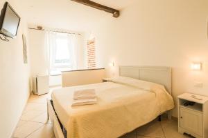 a bedroom with a bed and a television in it at Affittacamere La Darsena in Portovenere