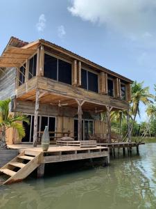 een huis op een dok in het water bij Natura luxury lodge in Ouidah