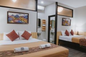 Un pat sau paturi într-o cameră la Borobudur Bed & Breakfast