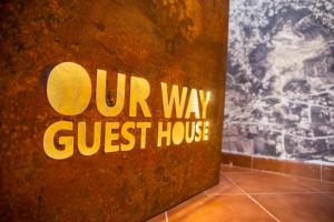 Vottorð, verðlaun, skilti eða annað skjal til sýnis á Our Way Guest House & Hostel