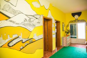 Rúm í herbergi á Our Way Guest House & Hostel