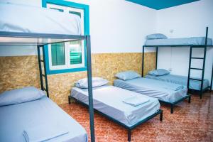 Rúm í herbergi á Our Way Guest House & Hostel