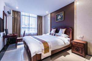 Postel nebo postele na pokoji v ubytování Hainan Jingshan Hotel
