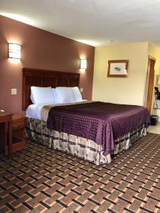 Tempat tidur dalam kamar di Americas Best Value Inn-Indianola