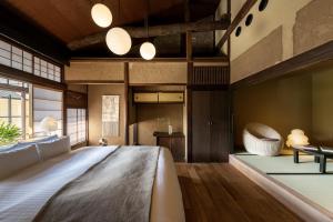 Llit o llits en una habitació de Nazuna Kyoto Gosho