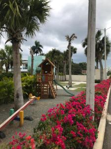 Children's play area sa lujoso apto con terraza para barbecue