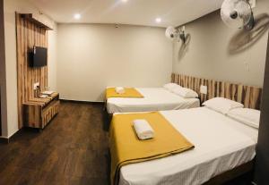 Postel nebo postele na pokoji v ubytování Sharada Residency