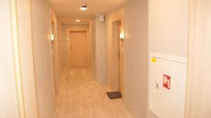 an empty hallway with at APARTAMENT MARZENA in Świnoujście