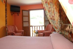 A bed or beds in a room at Posada Sobrevilla