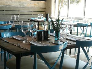 Reštaurácia alebo iné gastronomické zariadenie v ubytovaní Hostal La Fosca