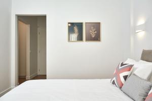 Ένα ή περισσότερα κρεβάτια σε δωμάτιο στο Luxurious Spacious Apt next to Hilton Hotel