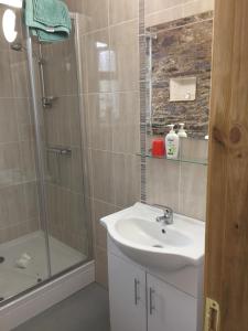 Et badeværelse på Redington House SelfCatering accommodation