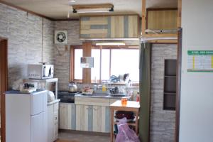 Kjøkken eller kjøkkenkrok på Shoei backpackes hostel