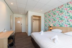 a bedroom with a bed and a window at Best Western Amsterdam in Amsterdam