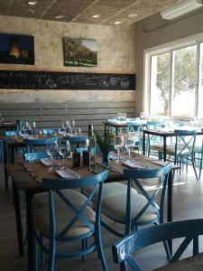 a dining room with tables and chairs and a chalkboard at Hostal La Fosca in Palamós