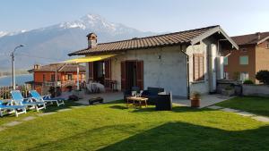 a house with a patio with a view of a mountain at Casa Lena in Gera Lario