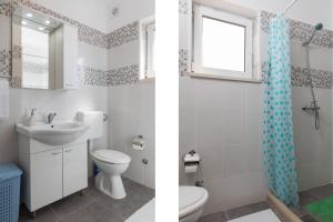 ein Bad mit einem WC, einem Waschbecken und einem Fenster in der Unterkunft Red Wine Apartment in Dubrovnik
