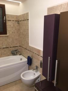 A bathroom at VILLA VENERE near the sea- 25 minutes to S.Peter