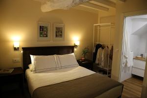 a bedroom with a large bed and a closet at Casa Herreria in Caldas de Reis