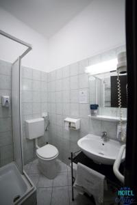 A bathroom at Hotel Metro