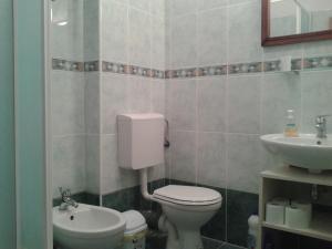 Ein Badezimmer in der Unterkunft Apartments Lončarević
