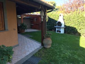 A garden outside VILLA VENERE near the sea- 25 minutes to S.Peter